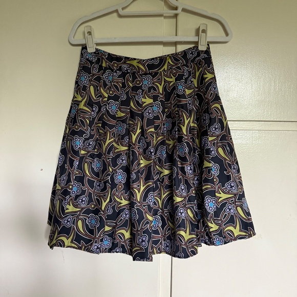Saks Fifth Avenue Silk Floral Print Mini Skirt Size 4 - Picture 8 of 10